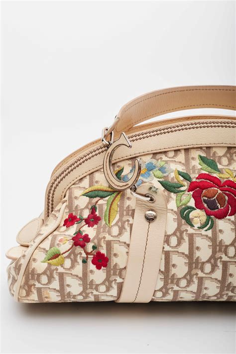 dior trotter diorissimo flowers